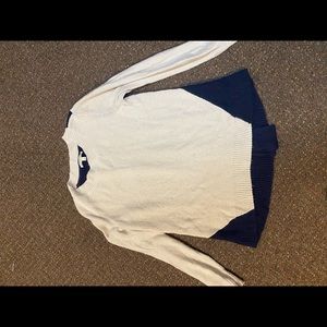 41 Hawthorn sweater gently used. A small amount of piling on front